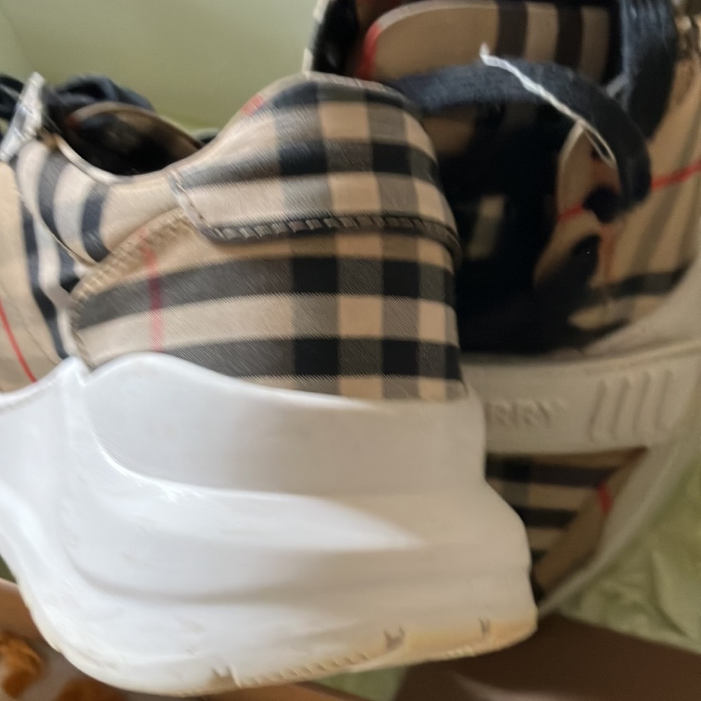 Burberry sneakers - Picture 6 of 8